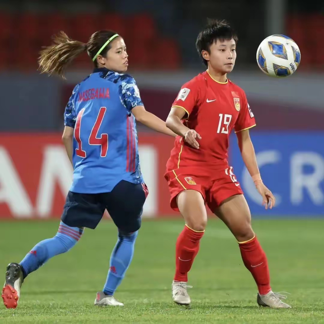 中国女足集训期间，战术不断调整