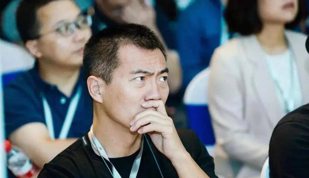 黄健翔：抓紧换帅不然世预赛要出事，不能再下跌了的简单介绍