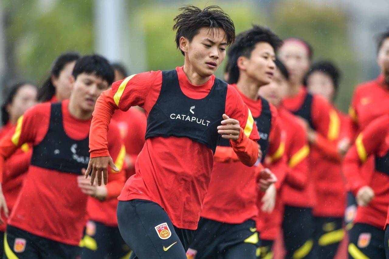 九江女足声势浩大!团结互助志在必得